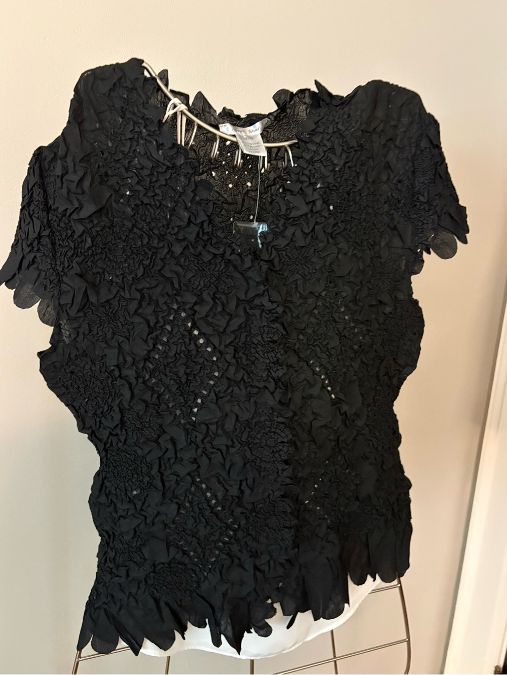 Y2K- vintage- Women’s Black Ruffled Short Sleeve Top. NWT